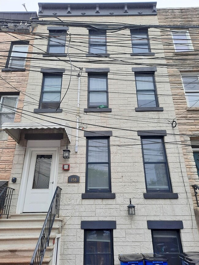 Building Photo - 158 6th St