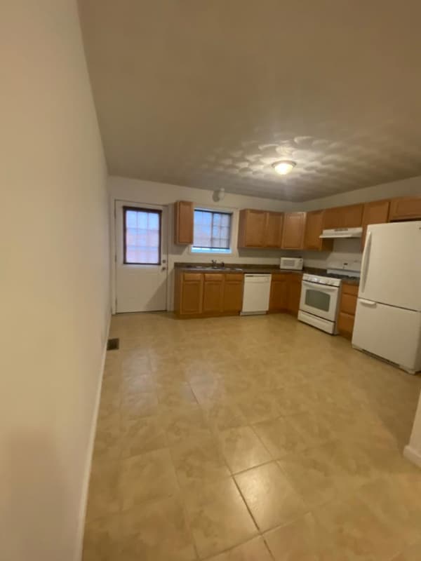 Building Photo - 287 Lockwood St