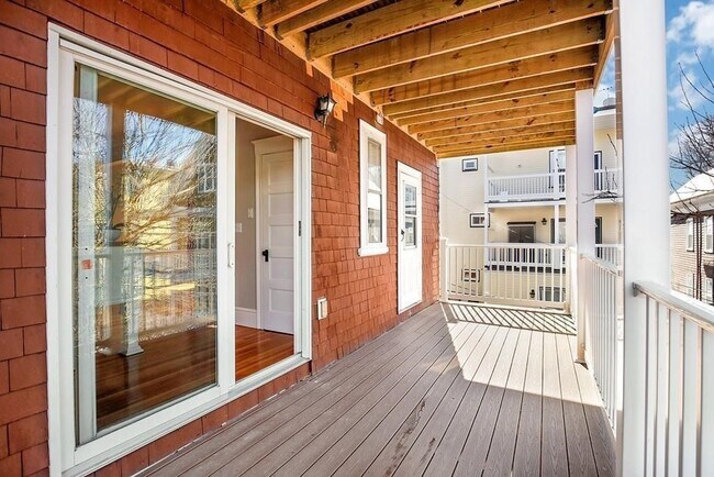 Building Photo - 10 Ticknor St