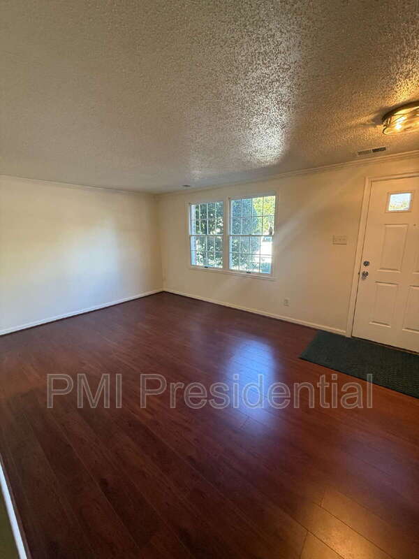 Building Photo - 9904 Whitney Cir