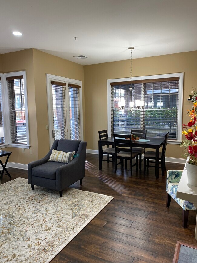 Building Photo - 30 Whistler Ct