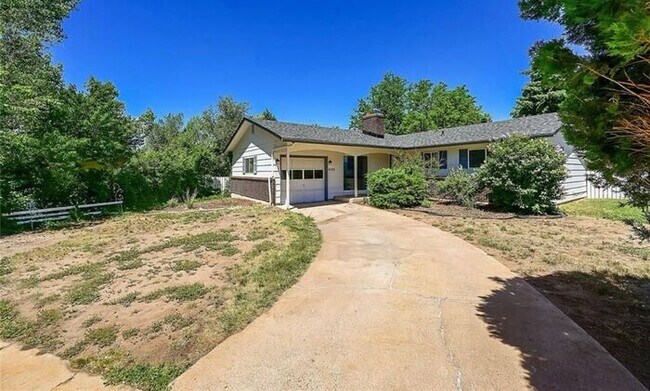 Building Photo - MOVE IN SPECIAL! 3-bedroom Rancher in Coun...