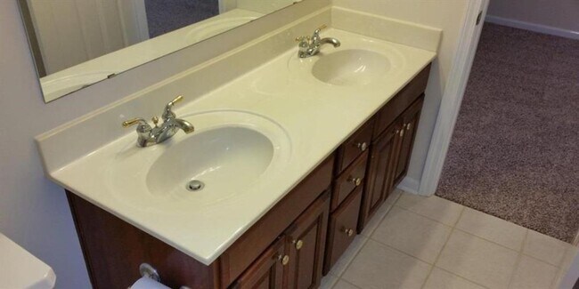 Building Photo - 4 Bedroom Single Family Rental in Great Du...