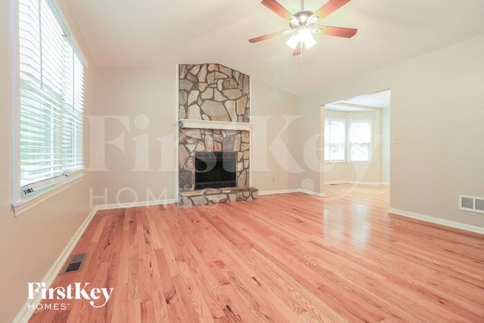 Building Photo - 124 Spring Dr