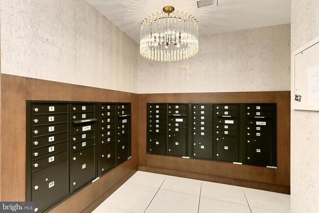 Building Photo - 635 Slaters Ln