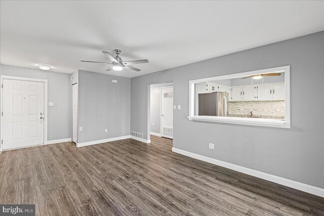 Building Photo - 148 Chelsea Cir