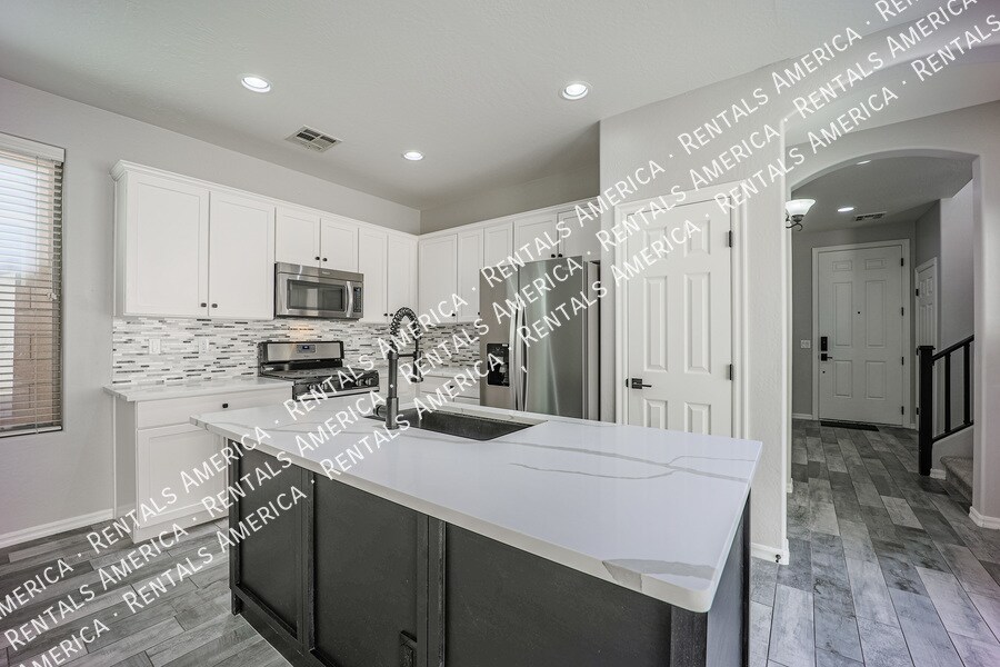 Building Photo - 18830 E Swan Dr