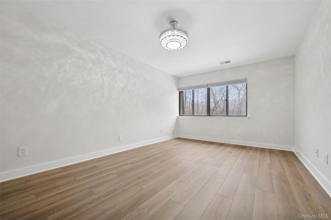 Building Photo - 70 Pheasant Run