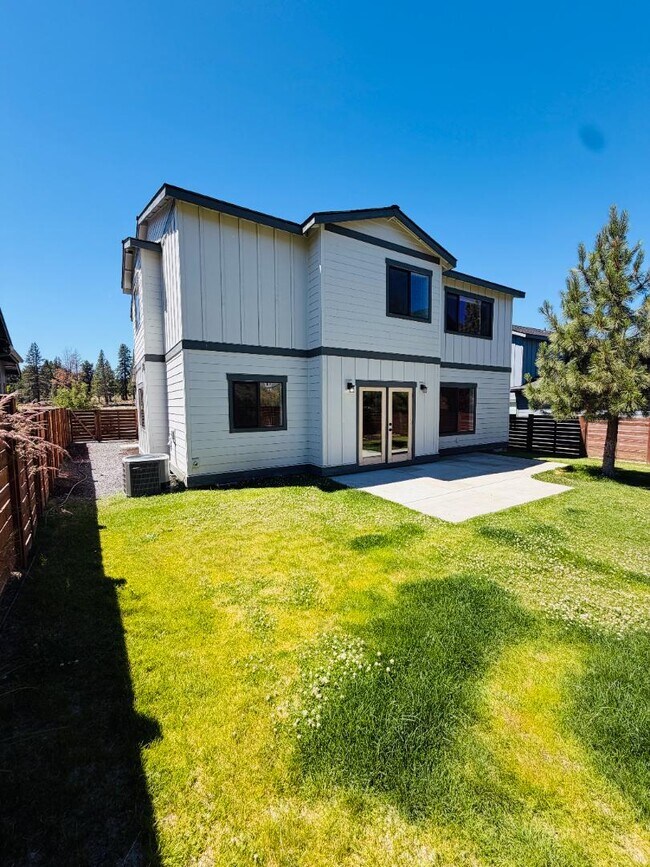 Building Photo - 61188 Bachelor View Rd