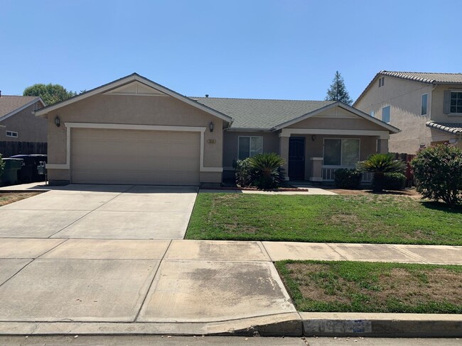 Building Photo - Available Soon! Lovely NW Visalia home in ...