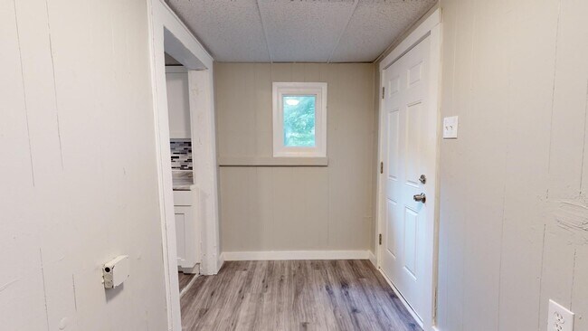 Building Photo - Old Brooklyn Area - 4 Bedroom - 1 Bath - Single Family Home