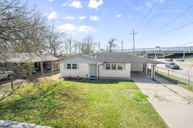 Building Photo - 8120 N Essen Heights Ct