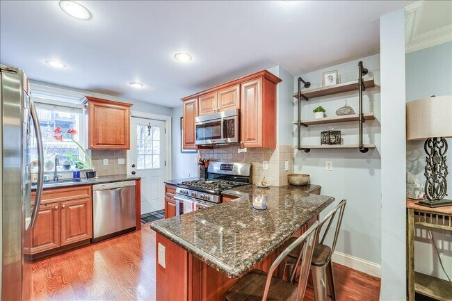 Building Photo - 403 Adams St