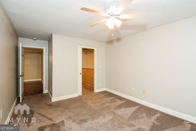 Building Photo - 1202 Pine Heights Dr NE