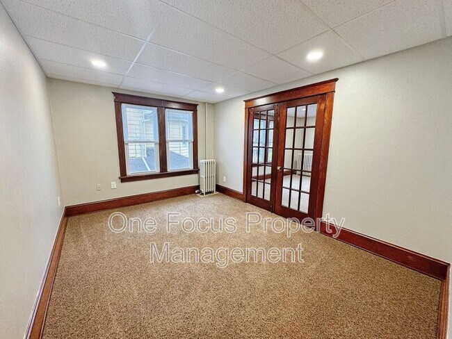 Building Photo - 2205 W Fourth Street APT#4