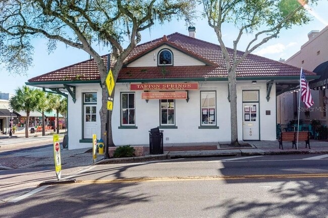 Building Photo - 103 W Park St