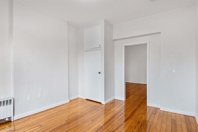 Building Photo - 313 23rd St