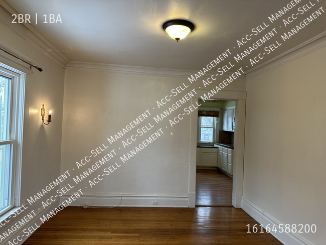 Building Photo - Spacious Apartment In South East Grand Rap...