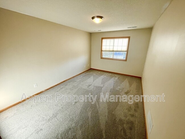 Building Photo - 626 Tipperary Rd