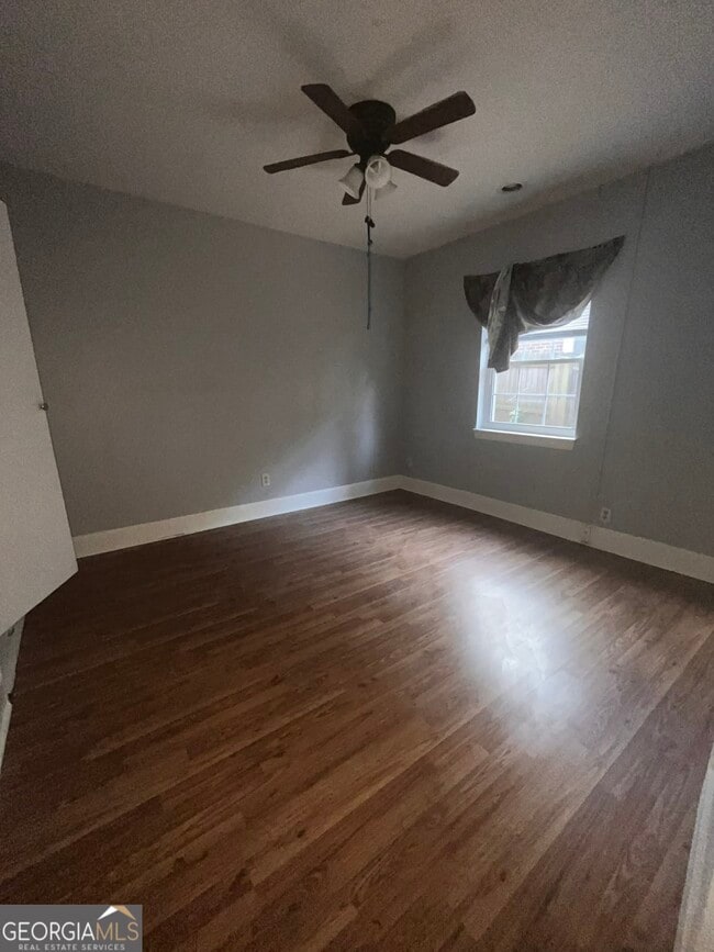 Building Photo - 1067 Boulevard