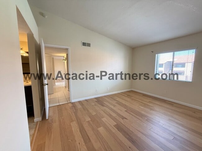 Building Photo - Two Bedroom on East Side