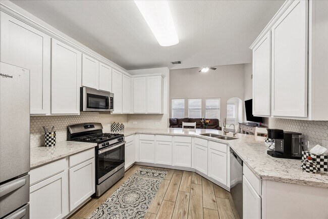 Building Photo - 1189 Bluebonnet Trl