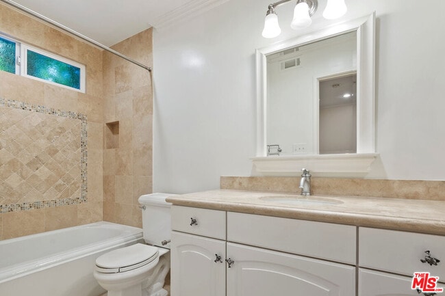 Building Photo - 360 Alma Real Dr