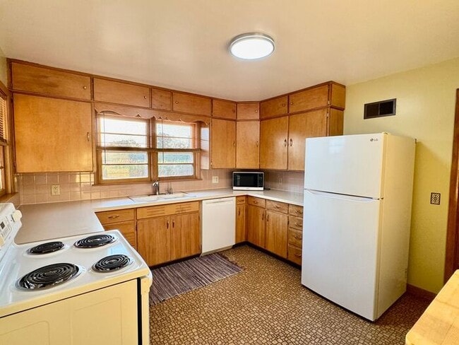 Building Photo - 3 bedroom Home, Buchanan, Country Setting