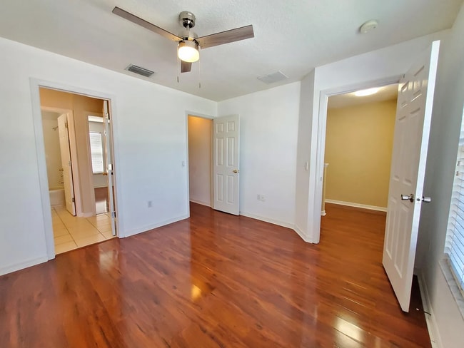 Building Photo - Available Now! Spacious 3 bedroom 2 bathroom home!!!