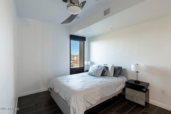 Building Photo - 200 W Portland St