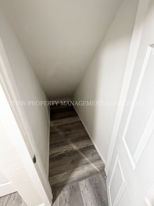 Building Photo - 1135 13th St NE