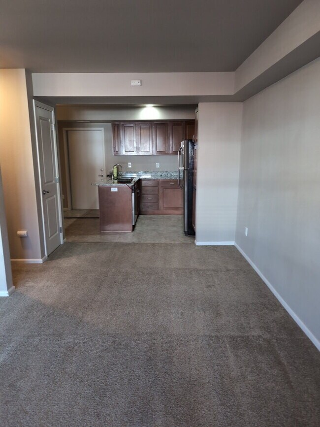 Building Photo - Newer 2BR/2.5BA in Englewood Condo