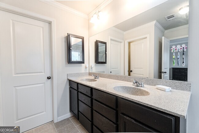 Building Photo - 801 Village Field Ct NW