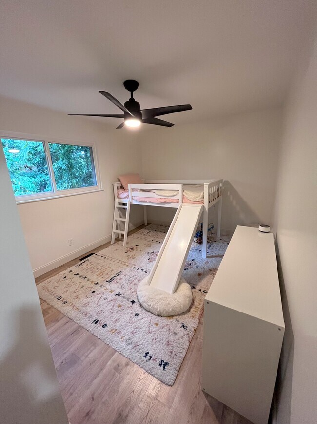 Building Photo - 1140 Park Hill Cir