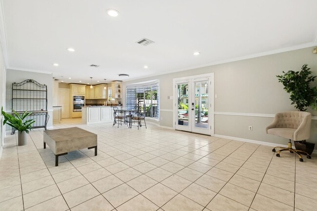 Building Photo - 2544 Cedarlawn Dr