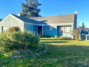 Building Photo - Phoenix Oregon - 2 Story 3 Bedroom, 2 Bath...