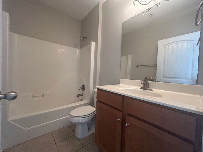 Building Photo - 300 Gateway Condos Dr