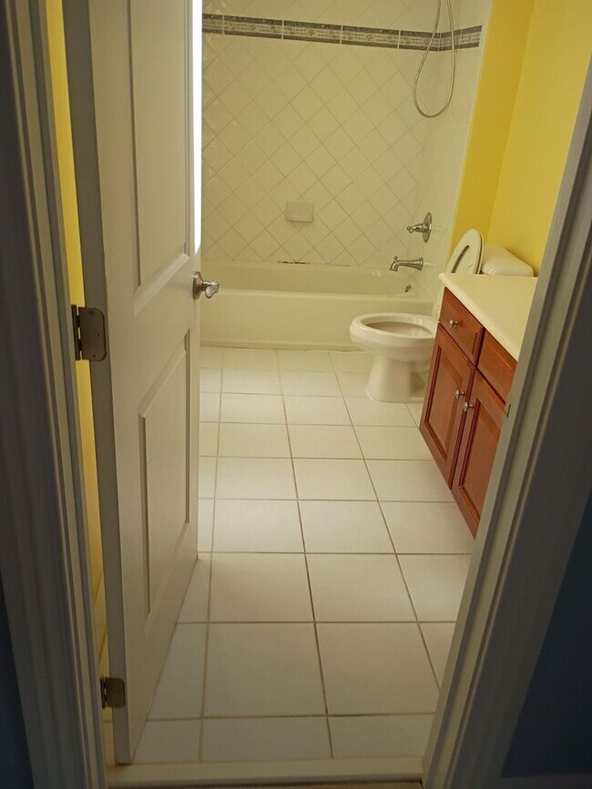 Building Photo - Luxury Living: 4 Bedroom home in Chapel Hill w/ spacious interior | 2 Year Lease Term
