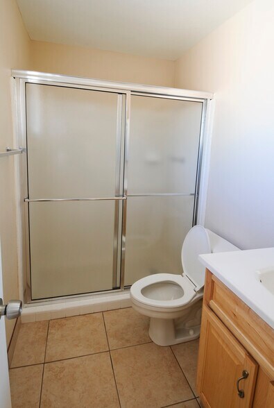 Master Bath - 2417 S Newberry Rd