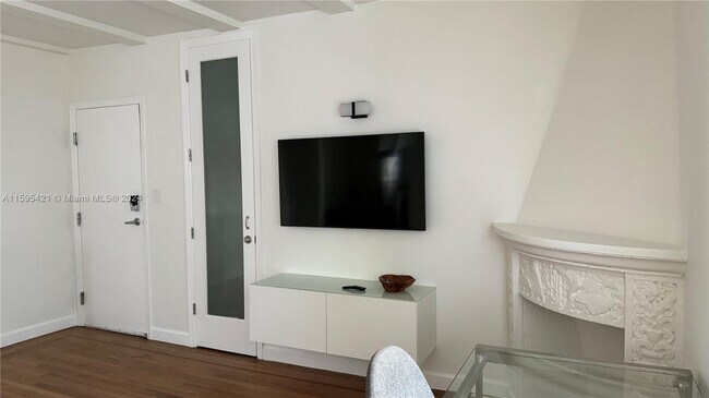 Building Photo - 439 15th Street Apt #8, Miami Beach, FL 33...