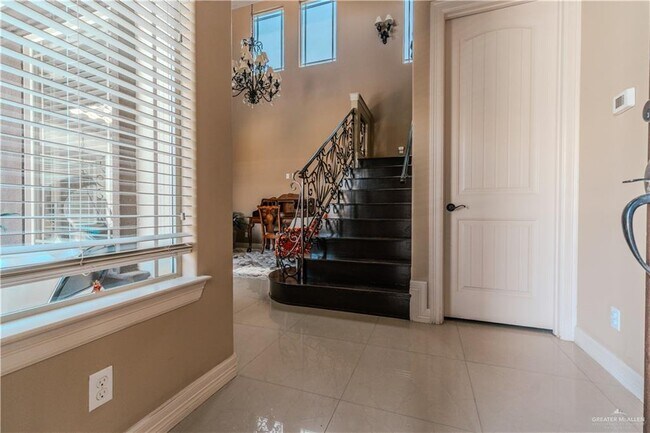 Building Photo - 45 Monroe Ave