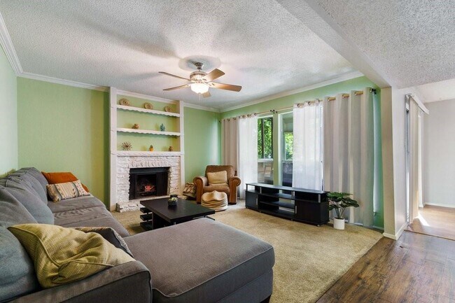 Primary Photo - 6919 10 Oaks Cir