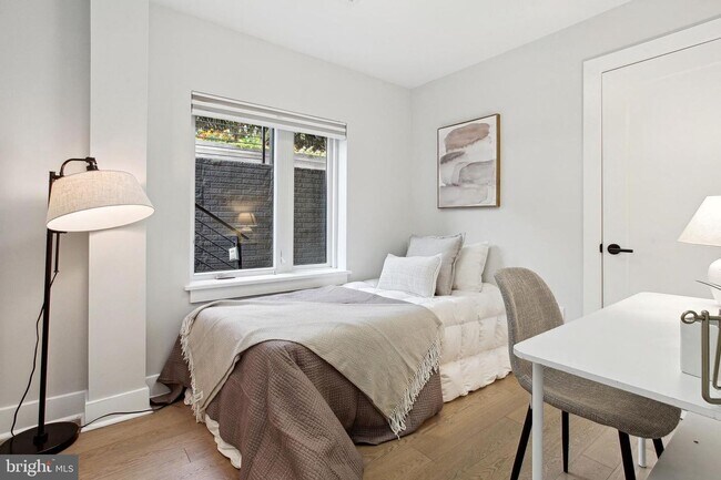 Building Photo - Welcome to this Modern 2BR/2BA condo located in Brookland