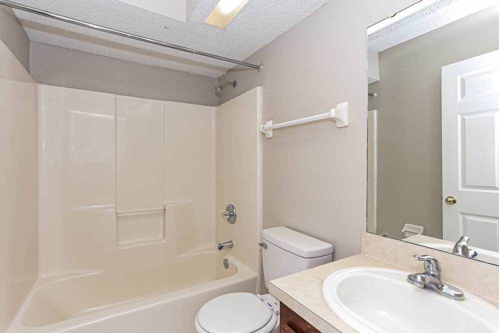 Building Photo - 8338 Lakemont Dr