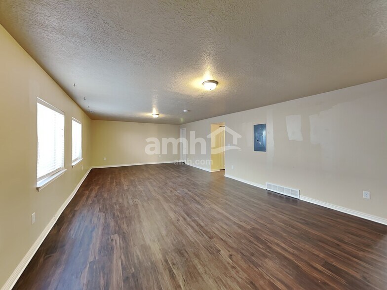 Building Photo - 8043 S Bury Rd