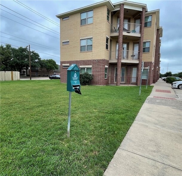 Building Photo - 1915 Dartmouth St