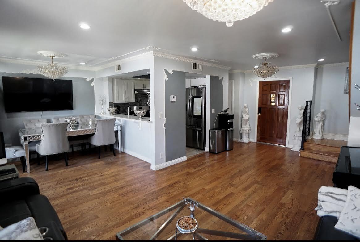 Living room - 1502 Rock Glen Ave