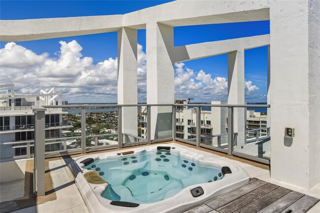 Building Photo - 3100 N Ocean Dr