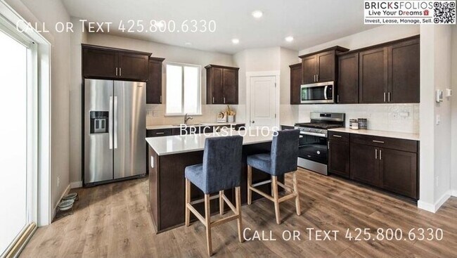 Building Photo - Inviting Home in Port Orchard with a Perfe...