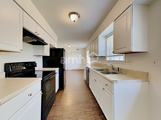 Building Photo - 5655 North Street